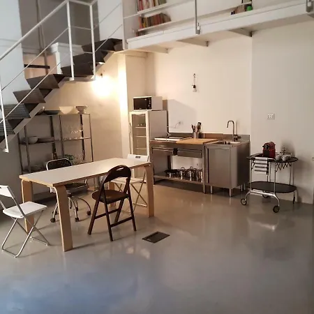 Central Studio Loft, 80 Sq Mt, 6 Mt Ceiling Mediolan