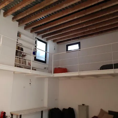 アパート Central Studio Loft, 80 Sq Mt, 6 Mt Ceiling